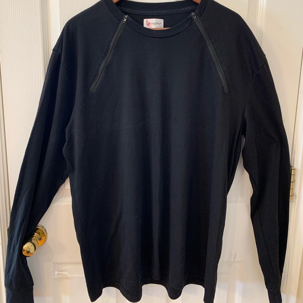 Men’s chemo shirt with zips for port access